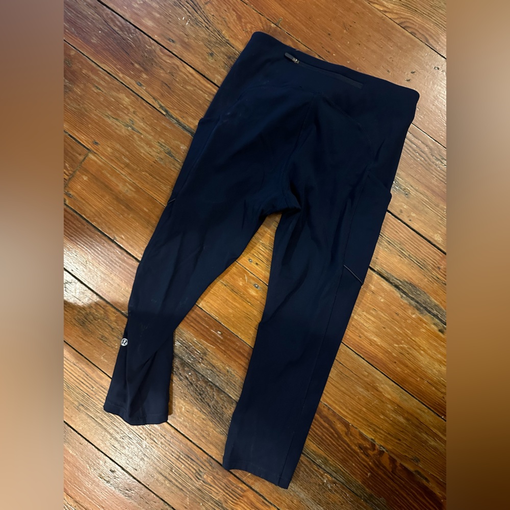 Lululemon navy cropped leggings